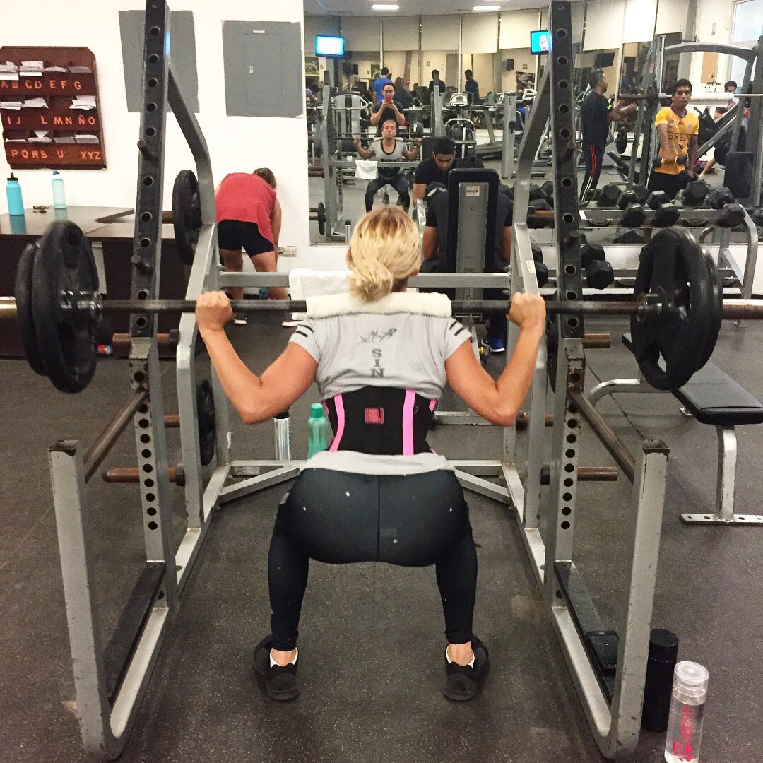 DanielaRomaly's tweet photo. 180lbs. 💖💪🏻🐷

 #gym #siempremas #legday 🍑 #lasdepollo 🐣🐣 https://t.co/c9s1zv2POJ