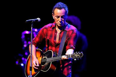 CalidoMedia's tweet photo. Today #BruceSpringsteen & #EStreetBand tunes are on high rotation at CalidoHQ #Perth!
#Springsteen
.
.
.
#webdesign #webdevelopment #digitalmarketing #socialmedia #socialmediamarketing #smm #FacebookMarketing #PerthBusiness #perthsmallbusiness #perthsmallbiz #perthisok #perthlife https://t.co/9v0nMSvOZr