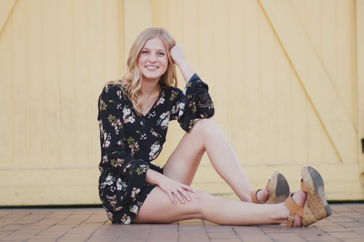 carolineobarski's tweet photo. it’s about time🎓 (dm me if you want a grad invite!!) https://t.co/Grw6MaFEIT