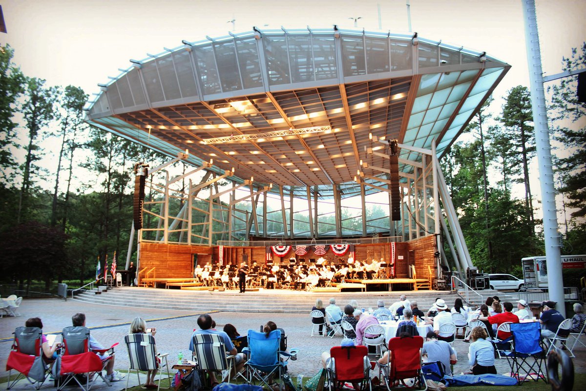 Looking back at one of our past American Celebration concerts. In addition to bringing you a fun "pops" concert, we also use this time to honor all of our men and women who have served in our armed forces.  This year's date is 5/27. #ThrowbackThursday <a href="/OfflineRDU/">Offline</a> <a href="/BoothAmp/">Bootham Crescent in Pictures</a>