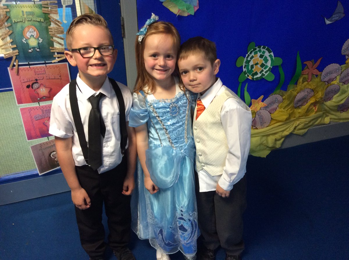 suttonparkp's tweet image. 1RW are looking fantastic today ready to celebrate the Royal Wedding :-)