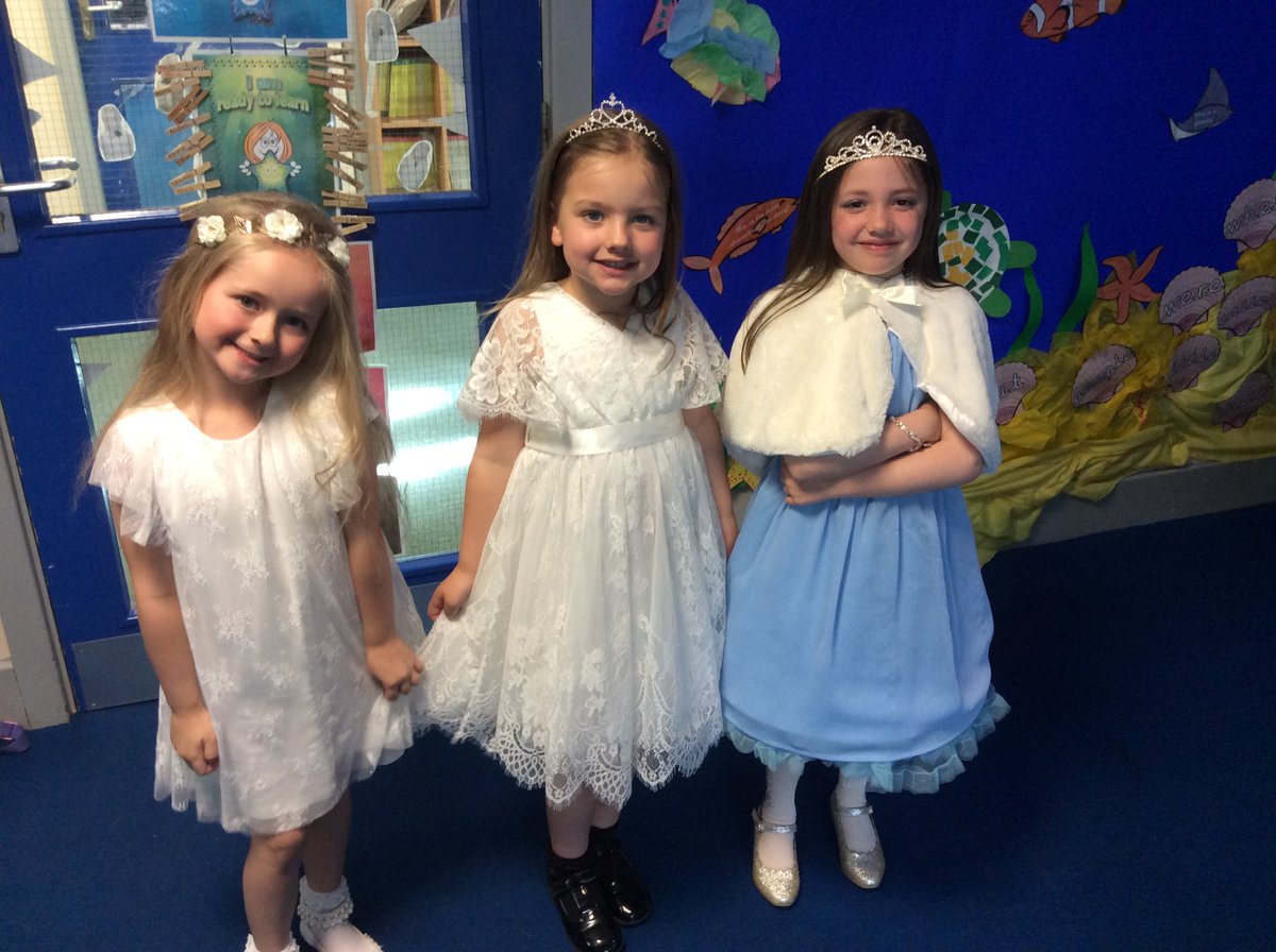 suttonparkp's tweet image. 1RW are looking fantastic today ready to celebrate the Royal Wedding :-)