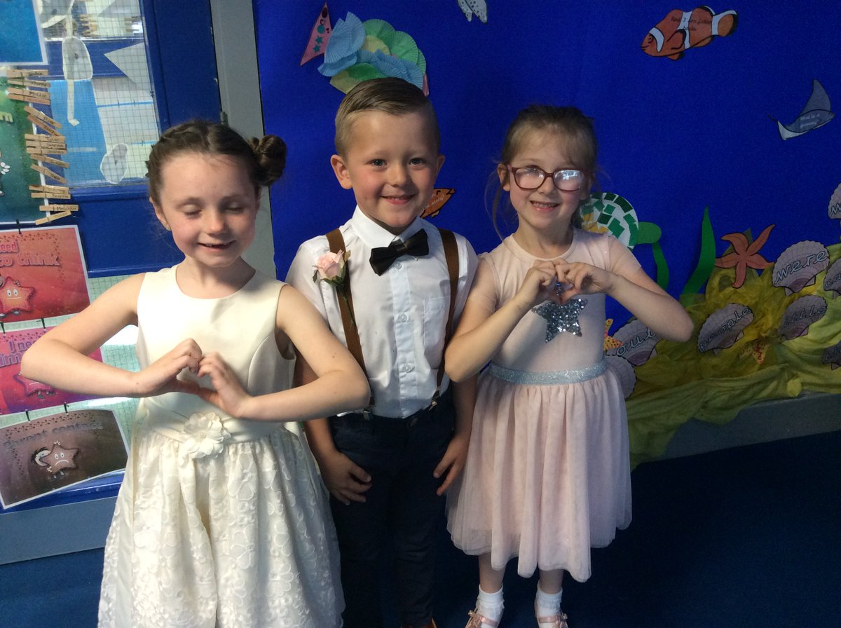 suttonparkp's tweet image. 1RW are looking fantastic today ready to celebrate the Royal Wedding :-)