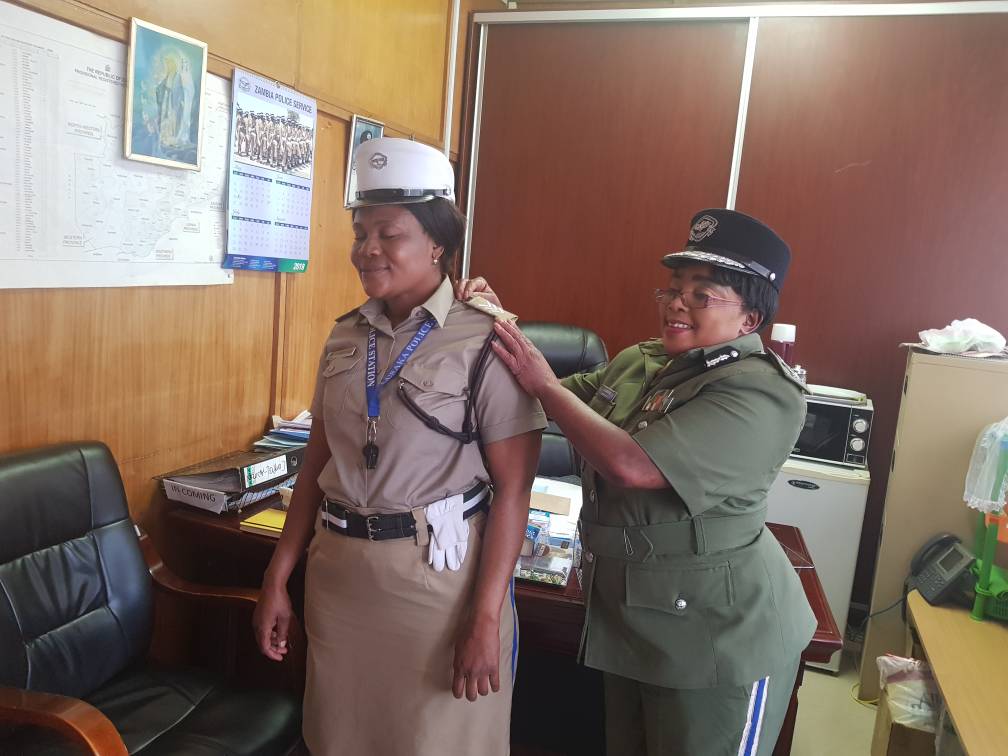 Mwebantu's tweet photo. #ZAMBIA:WOMAN Constable Charity Nanyangwe has been promoted to the rank of Sergeant. Commissioner of Police in charge of Administration Ms. Lombe B. Kamukoshi decorates the officer. Yesterday, she won hearts and appreciation for doing her duties even in heavy rainfall in Lusaka. https://t.co/FvcqpRnQFq