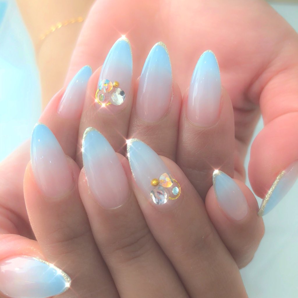 ネイルサロンmarch こんにちは 徳島店の三原です 先日させて頂きました お客様ネイルです ブルーでグラデーション 透明感があり 涼しい感じで めっちゃくちゃ可愛いかったです ネイルサロンmarch ブルー