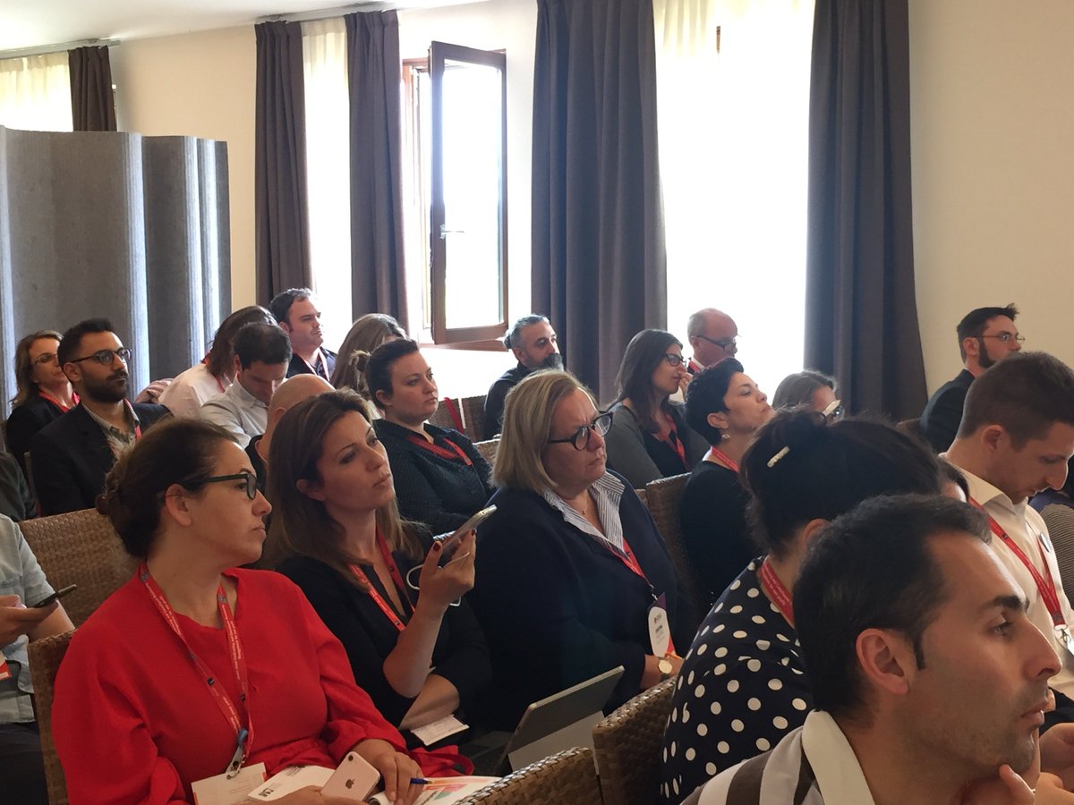 fundraisingfest's tweet photo. Carlo Mazzini trascina tutti, ma proprio tutti: anche la neo #fundraiser dell’anno @ADelliPoggi
#ffr18 #assif #premioIFA @fundraisingfest https://t.co/vrDjufq9ws