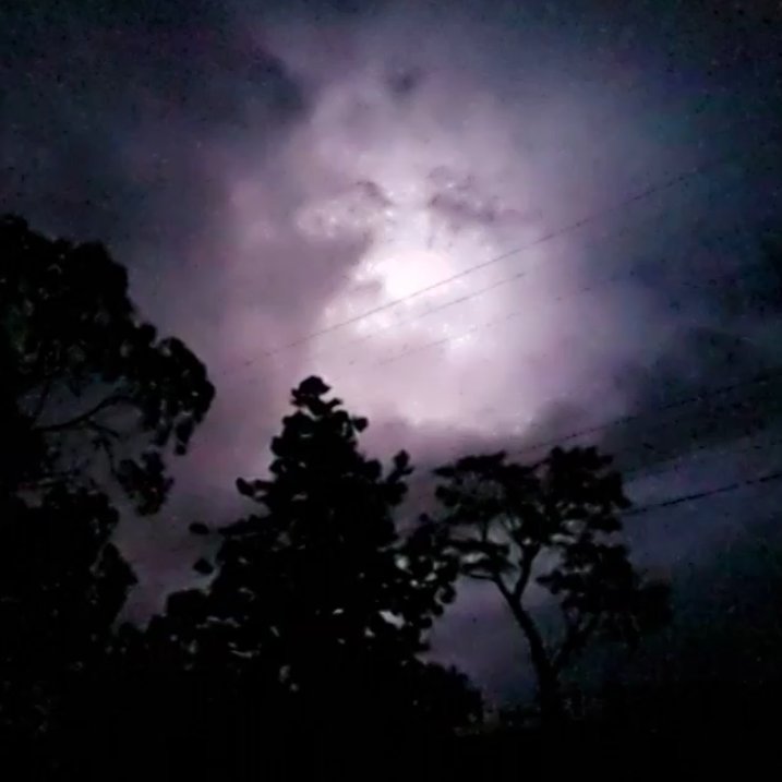 MrWayneNZ's tweet photo. Can anyone see the face in these clouds? Taken from my video of #lightning this morning. #Mufasa? https://t.co/wzc6P7ji1O https://t.co/zT52WaBNmM
