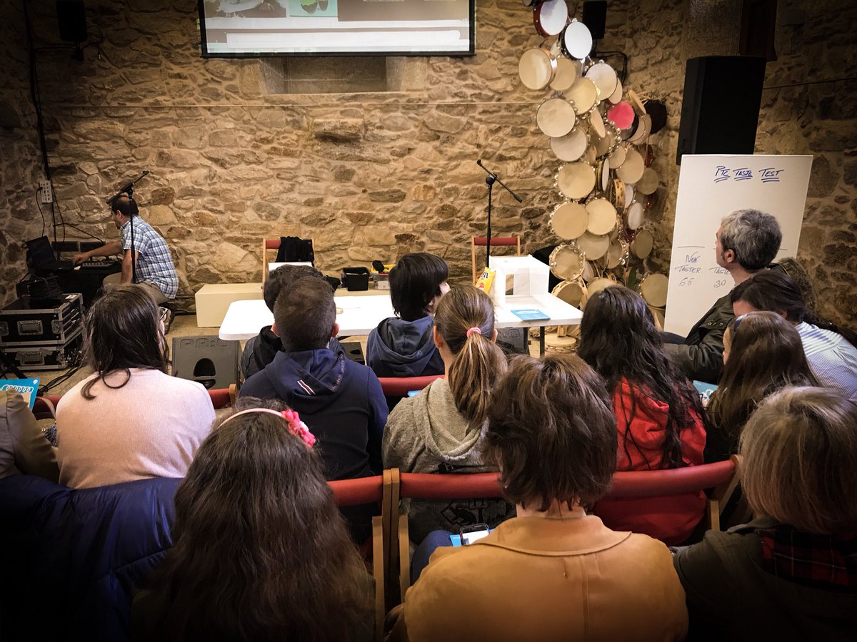 Arrancamos!!! #festiciencia2018 🔬Workshop de Ciencia cidadá, a cargo de Jose Viñas #festiletras2016 #aldeadocouto 🔎🤓