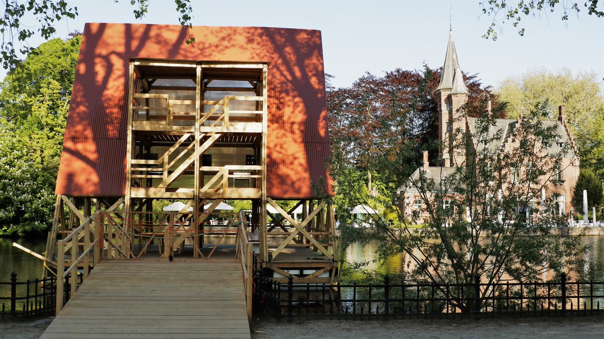 Hedendaagse kunst installaties in historisch decor Triënnale 2018 #Brugge wandelroute #stadswandeling #tribru visitbrugge.blogspot.be/2018/05/trienn…