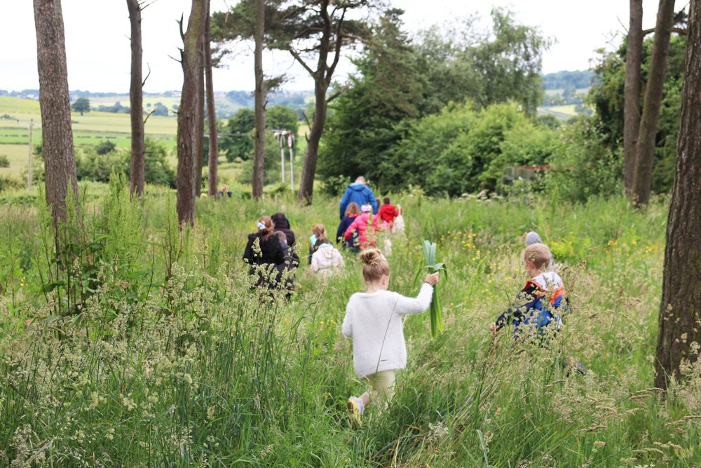 CommunityActLan's tweet photo. Happy #OutdoorClassroomDay! How are you celebrating? Explore 'Outdoor Learning &amp; Wild Play' under 'Explore' on our website for lots of ideas and resources. One of our faves is Do You Eco-Dye? from the #MakeYourWay team https://t.co/VOoBDgLsYU https://t.co/yZuAg7mOOC
