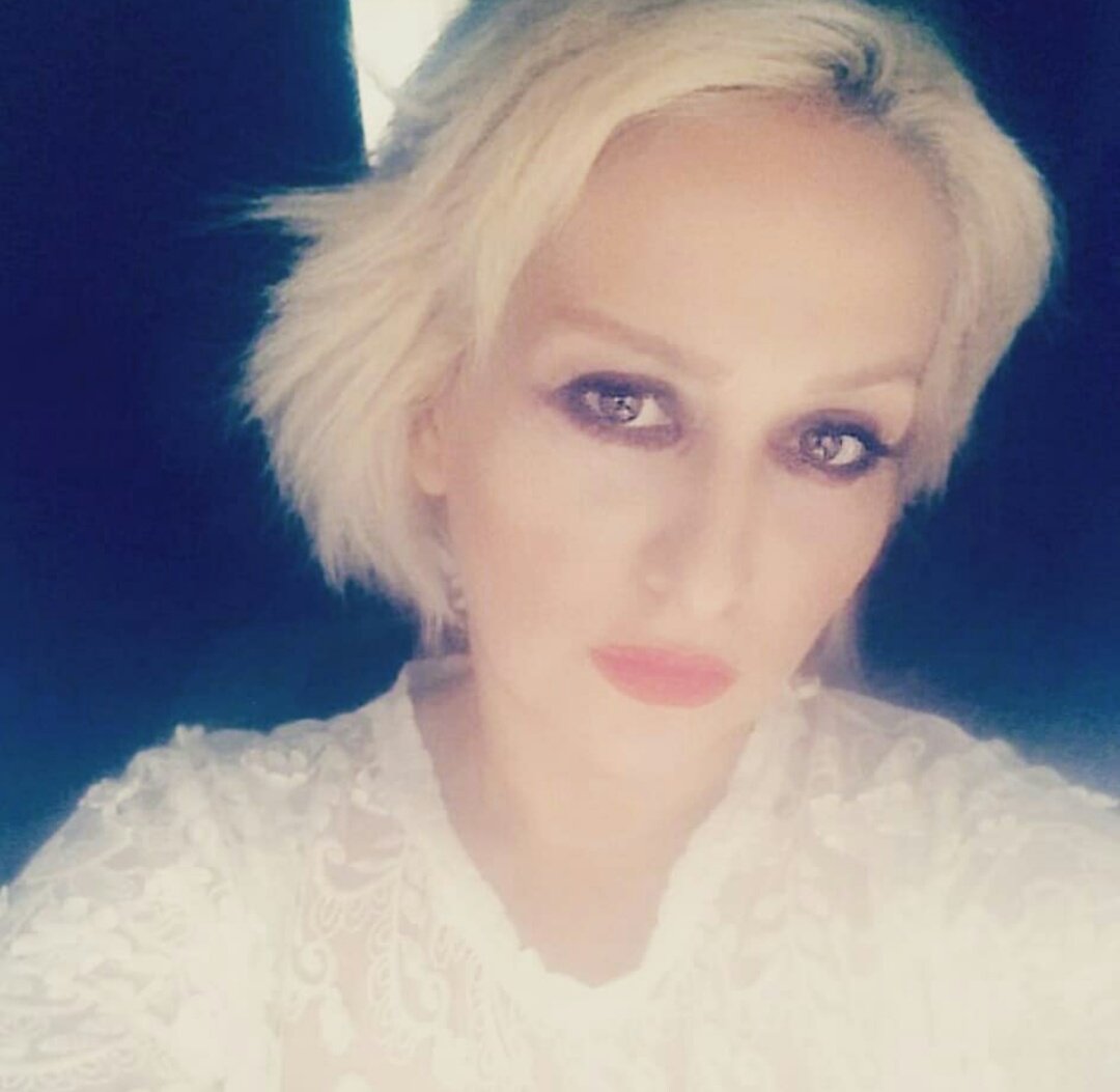 NeptunLaVinci's tweet photo. Sevebilir misiniz? Karşılıksız, beklentisiz, hesapsız çıkarsız özgür bırakarak.Sırf bir başkasının iyiliğini mutluluğunu isteyerek.

______Elif Şafak https://t.co/WyuPgIZ8QF