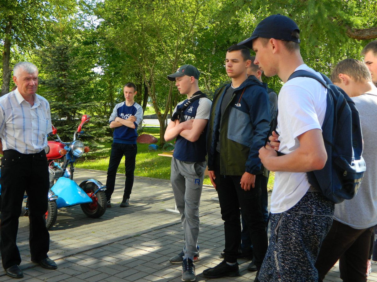 kletskspl's tweet photo. В очередной раз в 6-ой школьный день двери нашего лицея распахнулись для учащихся общеобразовательных школ Клецкого района. Для ребят был организован педагогами лицея День открытых дверей “Будь смелей-поступай в наш лицей”.  Подробнее на https://t.co/fmmSNJkoWT https://t.co/2q68xvMZRZ