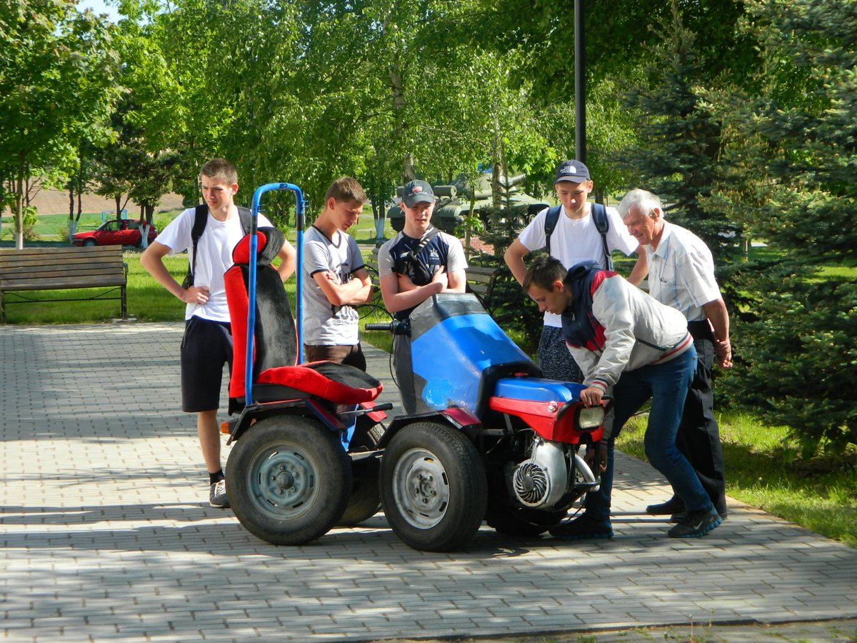 kletskspl's tweet photo. В очередной раз в 6-ой школьный день двери нашего лицея распахнулись для учащихся общеобразовательных школ Клецкого района. Для ребят был организован педагогами лицея День открытых дверей “Будь смелей-поступай в наш лицей”.  Подробнее на https://t.co/fmmSNJkoWT https://t.co/2q68xvMZRZ