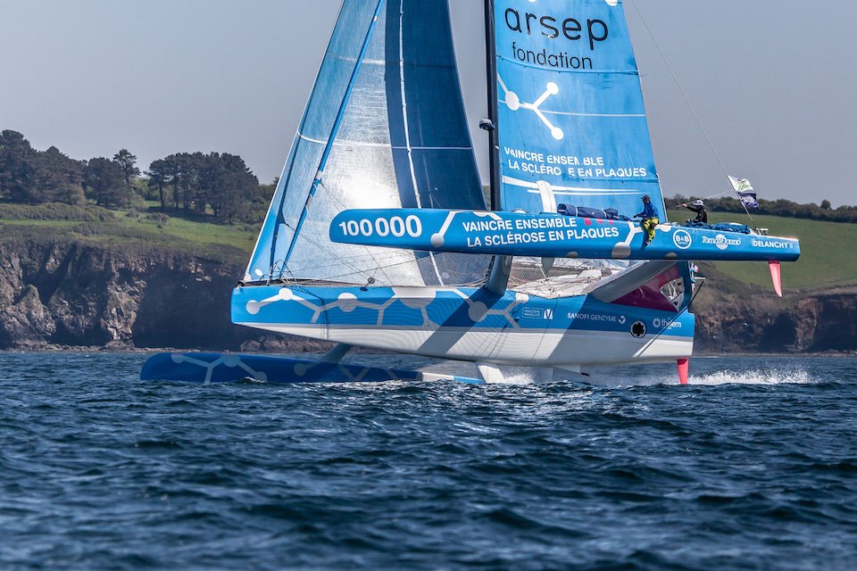 📰 <a href="/thibautvauchel/">thibaut vauchel</a>-Camus à grande vitesse❗️💬"Je suis ravi de cette 1ere grande phase de navigation. J’ai validé ma qualification pour la <a href="/routedurhum/">Route du Rhum - Destination Guadeloupe</a>. Notre <a href="/Multi50/">Multi50</a> se comporte bien [...]"
👉defi-voile-solidairesenpeloton.com/multi50/a-gran…