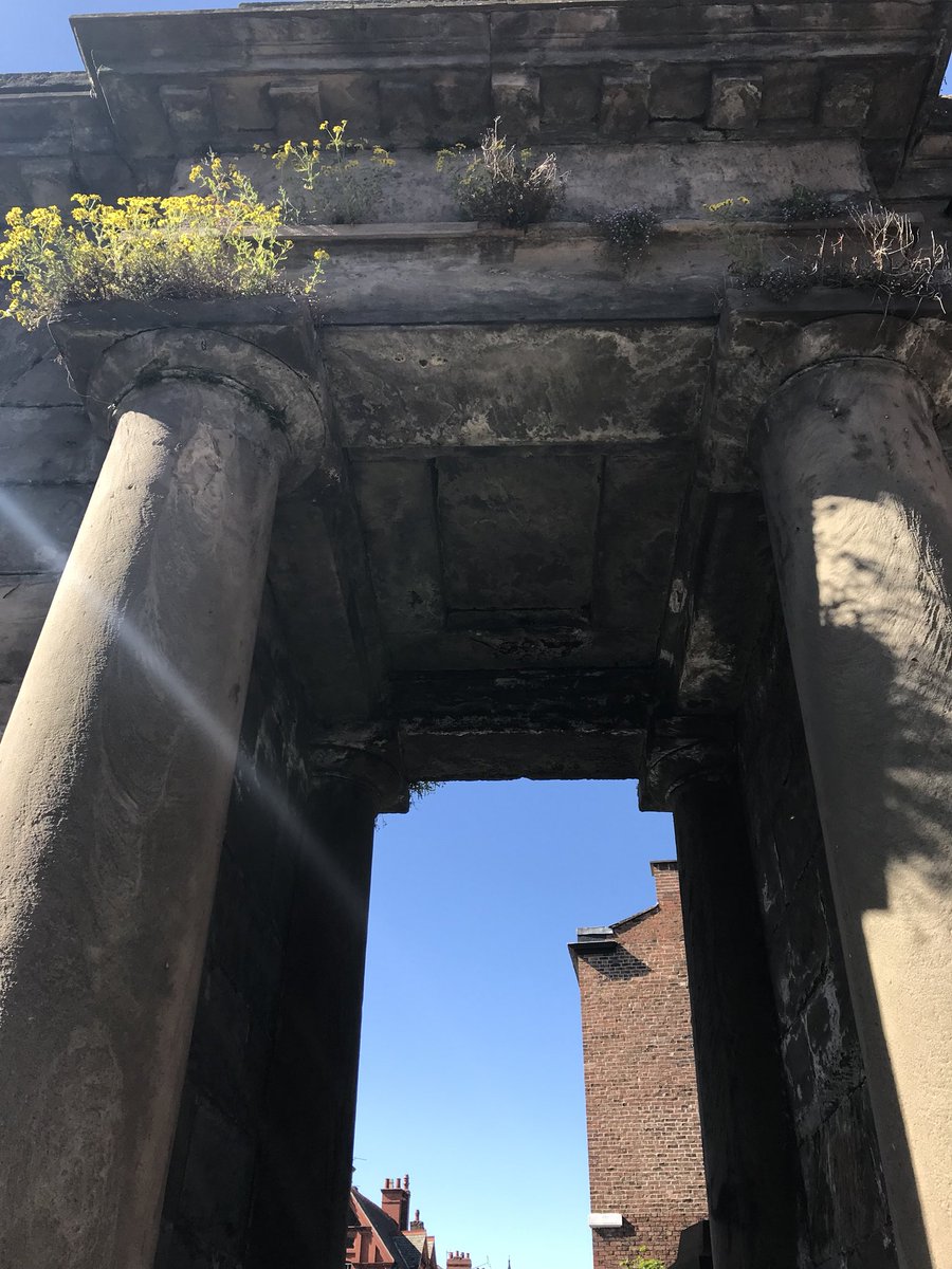 DetailsOfCheste's tweet photo. This weather is bonkers.
Get your sunshine and shop the stores.
👜👛👔👗
#ShopChester #Chester https://t.co/9Ock7G4H29