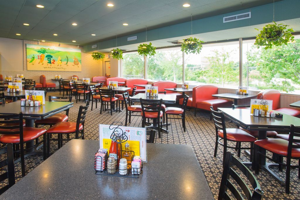 WadesRestaurant's tweet photo. The calm before the storm...because it's Thursday and you know what that means...TURKEY & DRESSING DAY! #crowdfavorite #cornbreaddressing #notstuffing #dressing #dontforgetgravy #andcranberry https://t.co/nMhLnHlk9u
