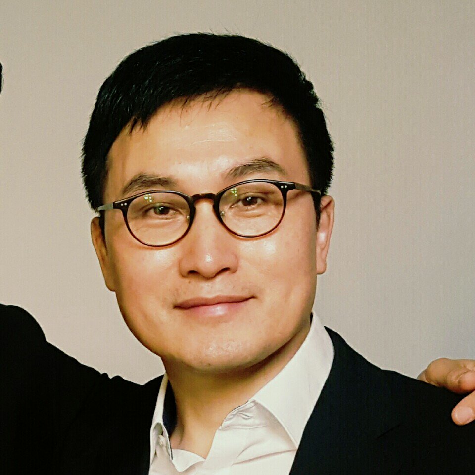 kjpbc's tweet image. 프로그램다시 듣기 ==&amp;gt;&amp;gt;bit.ly/2L9DXUj
올해 5·18 민주화운동 기념식에는 5·18과 뜻깊은 인연을 맺고 있는 분들이 
참석할 예정입니다. 고 위르겐 힌츠페터 씨의 부인인 에델트라우트 브람슈테트, 영화 '택시운전사'의 실제 주인공인 고 김사복 님의 아들 김승필 씨도 참석할 예정입니다.