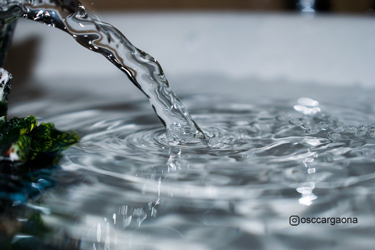 oscargaona's tweet photo. Just a small jet of water 😉💧#h2o #water #jetofwater #shapesofwater #watershapes #fluid #clarity #nature #macropic #productphoto #productphotography #waterpic #macropic #macromania #macro_holic #nikond3300 #nikonphotography #nikon https://t.co/WMLxd1bn22