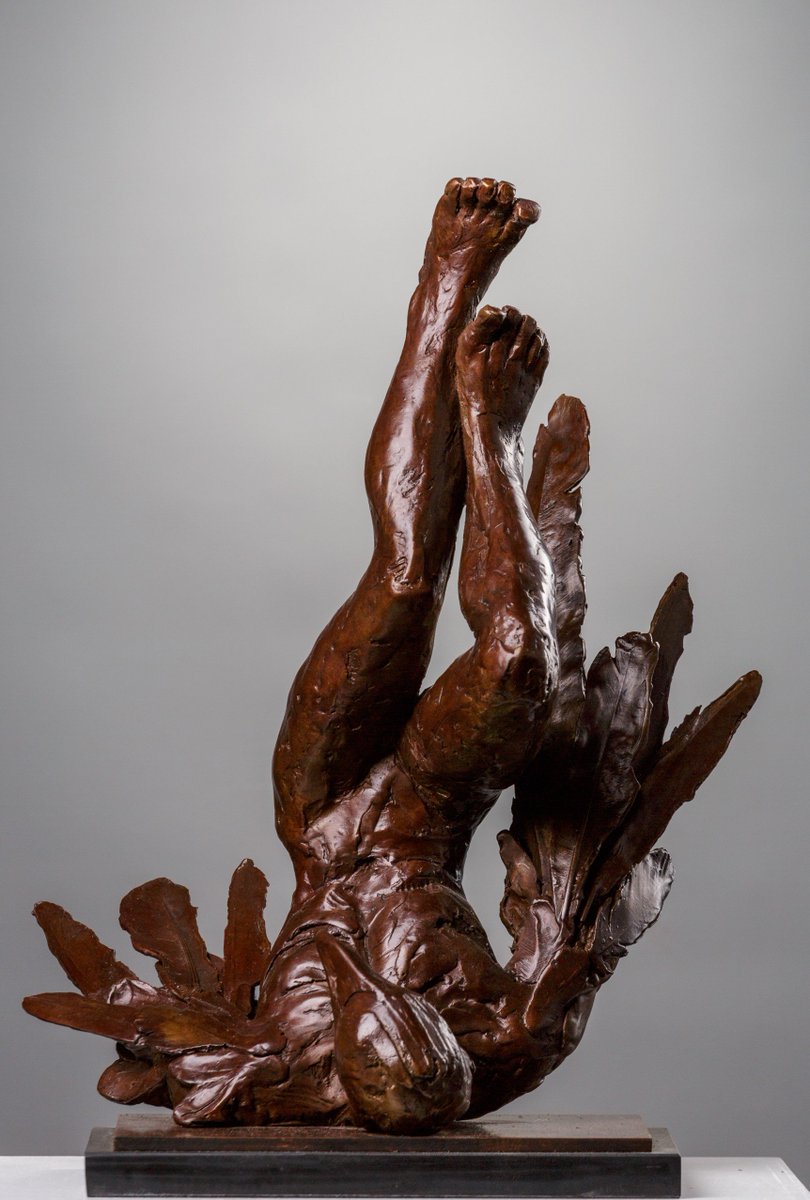 dentonsculpture's tweet photo. 'Grief is a Thing with Feathers'...The moment Icarus finally hits the ground as included in Burning Ambition exhibition by @katedenton, which runs until 28th May.   Modelled using real feathers that have been individually cast into bronze.  Title from book by Max Porter https://t.co/C1PYUetna1