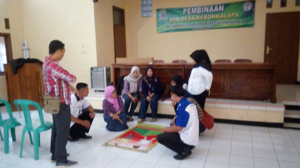 Penyerahan Tikar pertumbuhan lokasi Non GSC Ds Kebon Kalapa Kec Cisarua dgn TA PSD, PD, PLD kpd Bidan Desa &amp; Sekdes