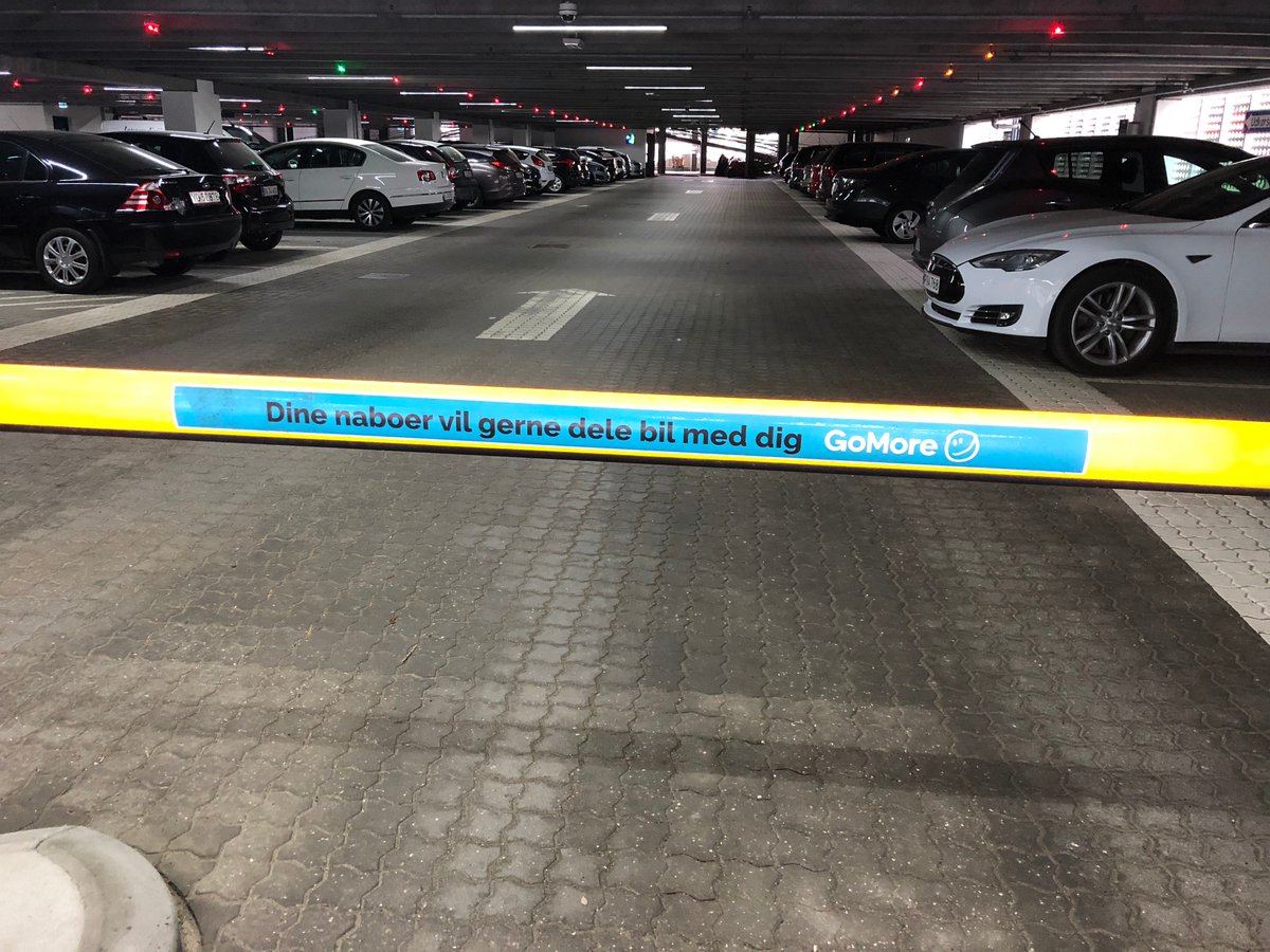 lets_holo's tweet photo. Rigtig god kampagne af @gomoreDK ved p-hus bommene i Ørestad 👍 Deleøkonomi er vejen frem, lad os endelig minde folk om det!
#dktrp #deleøkonomi #dkpol #transport #amobility https://t.co/XBj1Z4UHZg