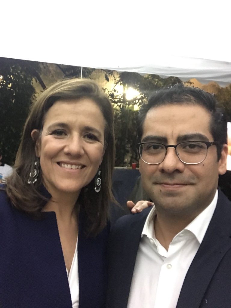 DanielVazquez77's tweet photo. Fueron 3 años y 6 meses participando en este gran proyecto encabezado por @Mzavalagc Ha sido la mejor  experiencia política de mi vida.  #GraciasMargarita por tu congruencia ,valentía, ética y amor a México.  Ha sido un honor dar esta lucha junto a ti. https://t.co/aUnq3QlHOJ
