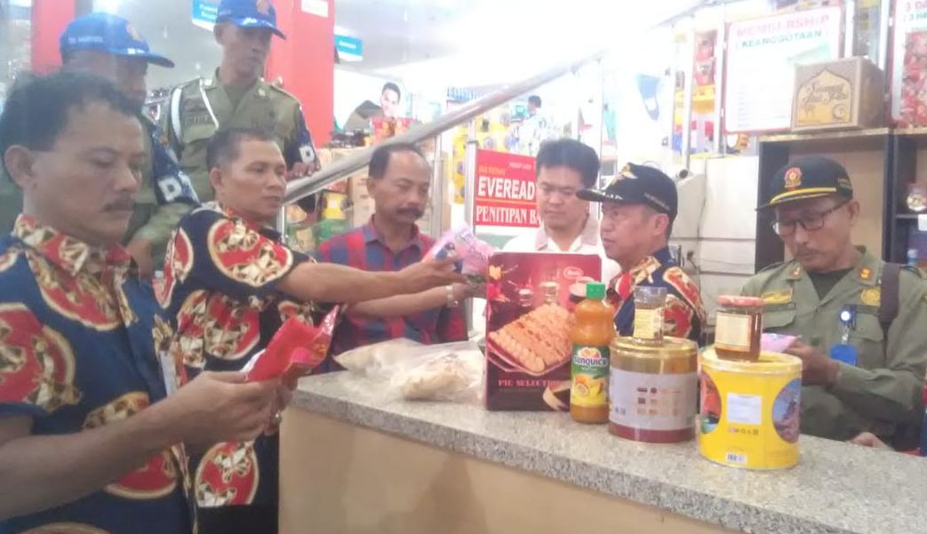 Hati-hati Saat Belanja, Petugas Temukan Mamin Kadaluarsa Dijual di Swalayan - infoblora.com/2018/05/hati-h… #beritablora

<a href="/dindagkopukmbla/">Dindagkop UKM Blora</a> <a href="/Dinkesblora/">dinkeskabblora</a> <a href="/SatpolPPBlora/">Satpol PP Blora</a> <a href="/polresblora/">Polres Blora</a> @GpAnsorBlora <a href="/Djoko_Arief/">Bupati&Wabup Blora</a> <a href="/AriefRohman838/">Arief Wabup Blora</a> @PKKBlora @DinkominfoBlora <a href="/catoer_ndp/">Catoer Gascoigne 103</a> @perinnakerBLA