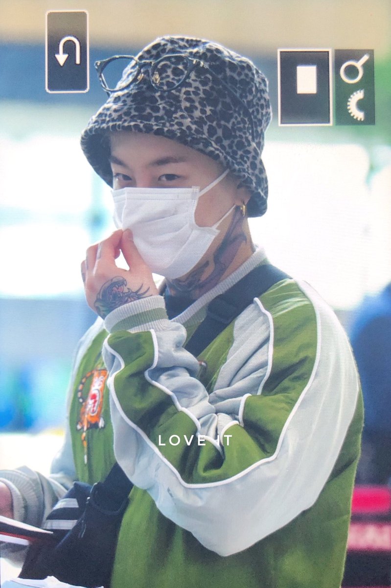 900924net's tweet photo. 180517 #블락비 #태일 #이태일 #TAEIL #テイル @BB_taeil 

얼굴 보여주고 마스크 다시쓰다가 눈 찔려가꾸 >,< ㅋㅋㅋㅋㅋ https://t.co/kIENnC96kL