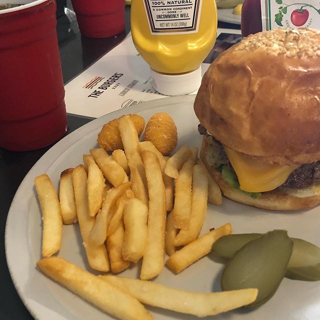 ch_un_st_ar's tweet photo. THE BURGERS 2221の #ベーコンチーズバーガー 
#theburgers
#harajuku
#lunch https://t.co/5OiDWPWm8Q by Instagram https://t.co/Izd9fIMKJG