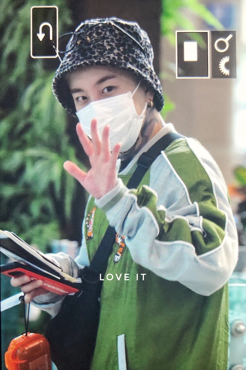 900924net's tweet photo. 180517 #블락비 #태일 #이태일 #TAEIL #テイル @BB_taeil 

T2U ㅎㅇㅌ 😍❣️ https://t.co/nlOMggZzl1