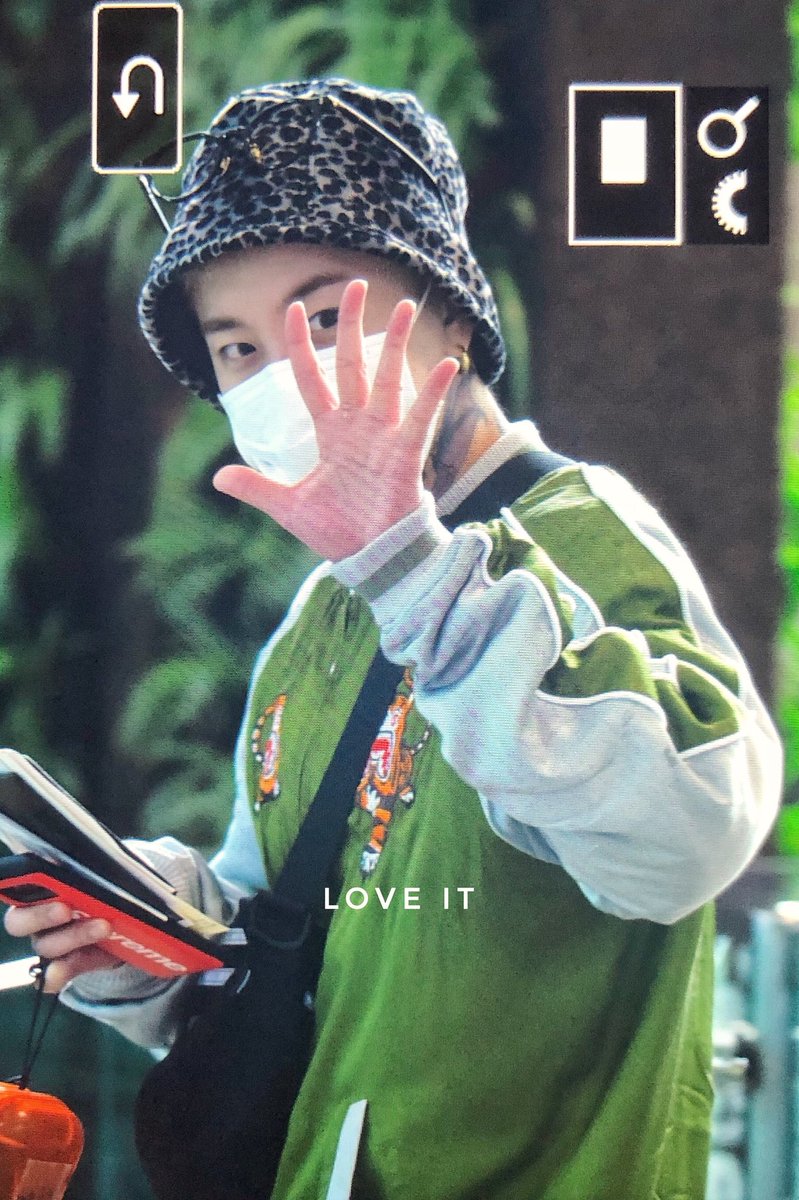 900924net's tweet photo. 180517 #블락비 #태일 #이태일 #TAEIL #テイル @BB_taeil 

T2U ㅎㅇㅌ 😍❣️ https://t.co/nlOMggZzl1