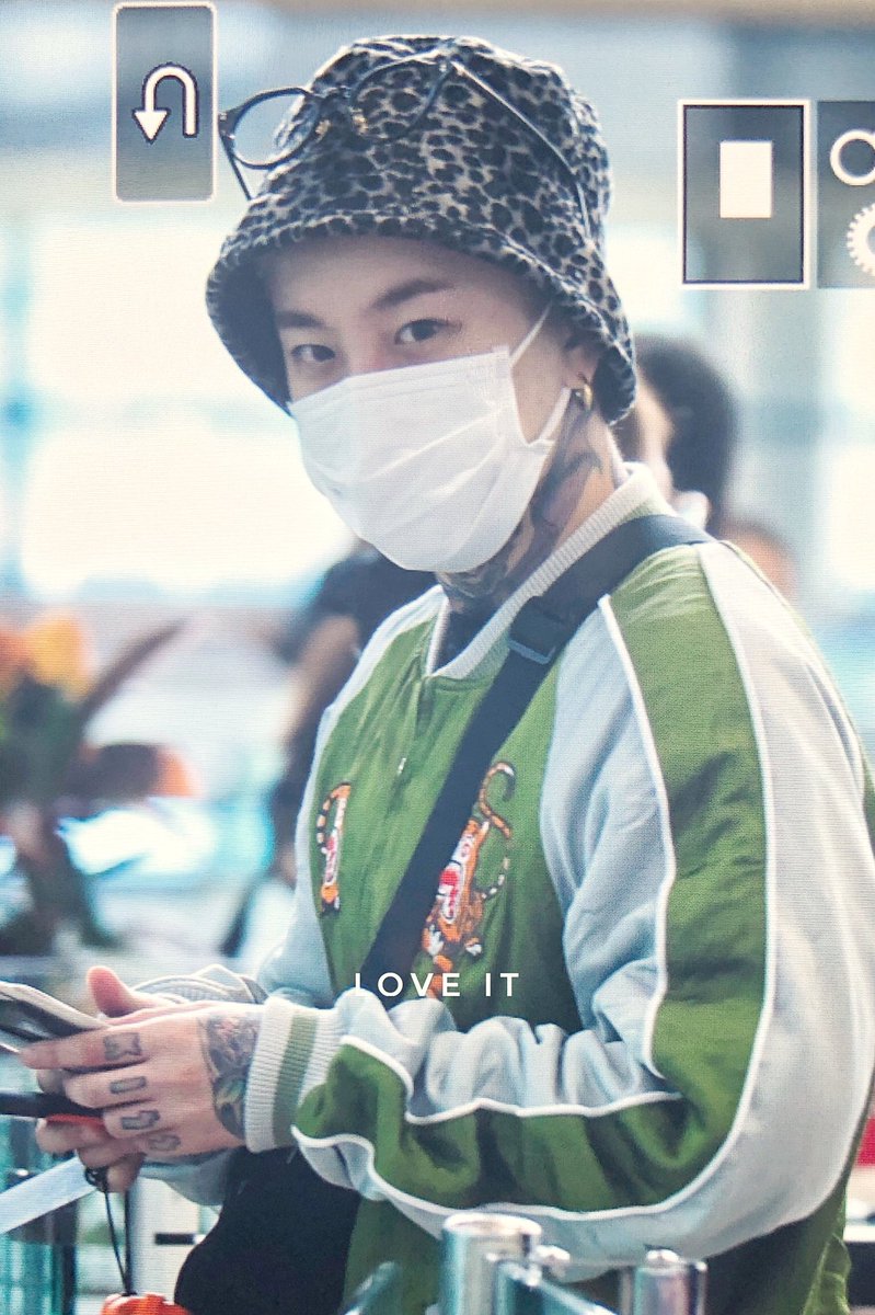 900924net's tweet photo. 180517 #블락비 #태일 #이태일 #TAEIL #テイル @BB_taeil 

T2U ㅎㅇㅌ 😍❣️ https://t.co/nlOMggZzl1