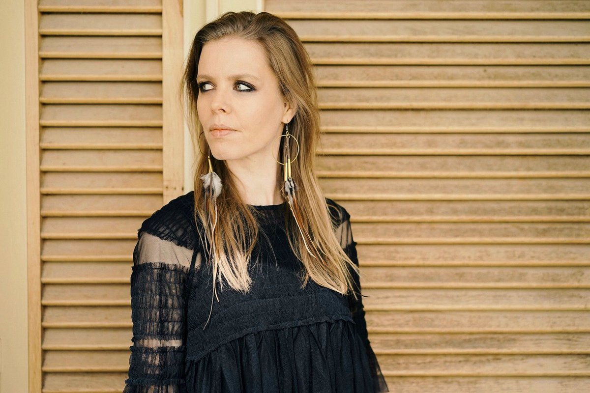 #REVUEDEPRESSE Les boucles d'oreilles XXL de la marque <a href="/RUBYfeathers/">Ruby Feathers</a> s'invitent dans le dressing de la merveilleuse <a href="/annsom/">AnnsoM</a> <a href="/AnnsoM_Blog/">AnnsoM Blog</a> !! You are wonderful 😍 annsom-blog.com/plume-mes-bouc… [Collab W/ @Glitz_Paris]