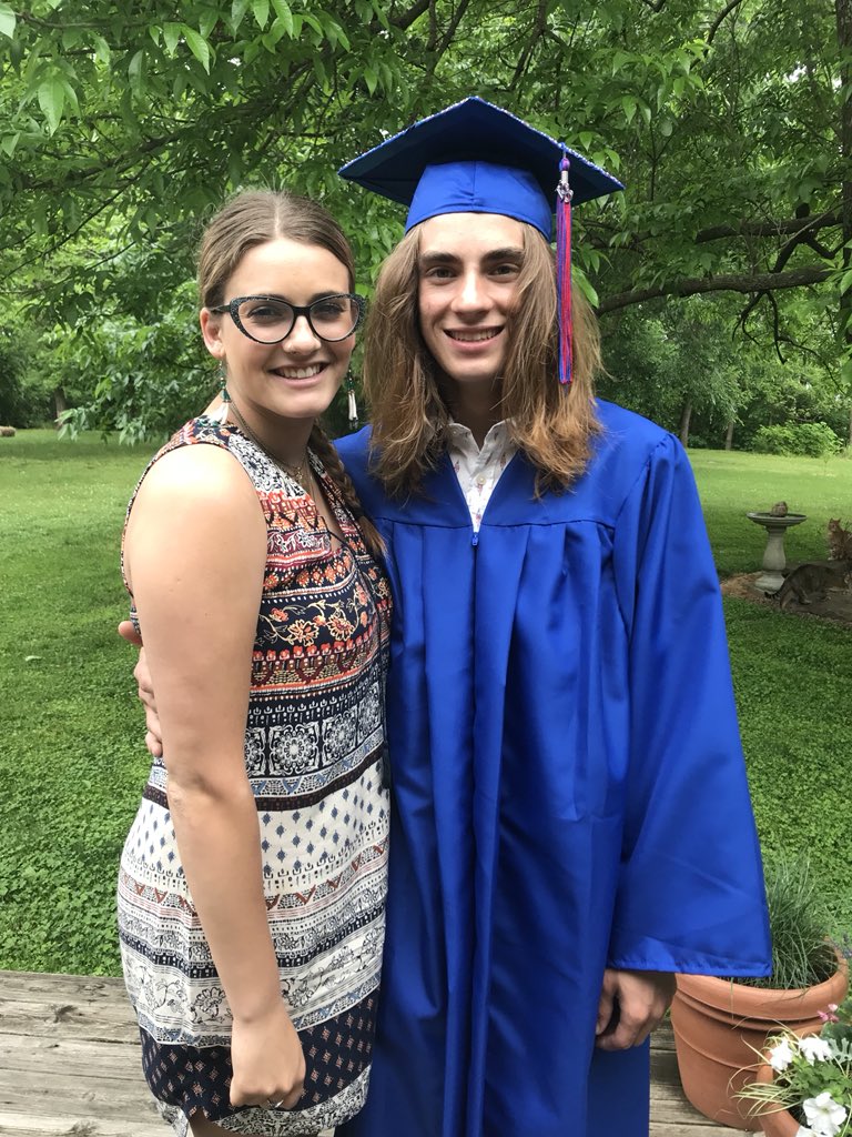 CarefreeLivi's tweet image. peep @ my (almost) grad!!!! Way to go lil brother! The odds were against you as a first-gen/native/low-income Student, but you did it!!!♥️♥️ #FirstGen #NativeGrad