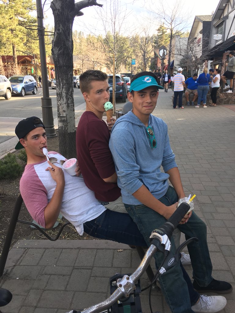 AdamJJPeters's tweet photo. Happy birthday to my good buddy @SeanVlaming44 I love you brother and I hope it was a great one https://t.co/wv6gIcQpKE