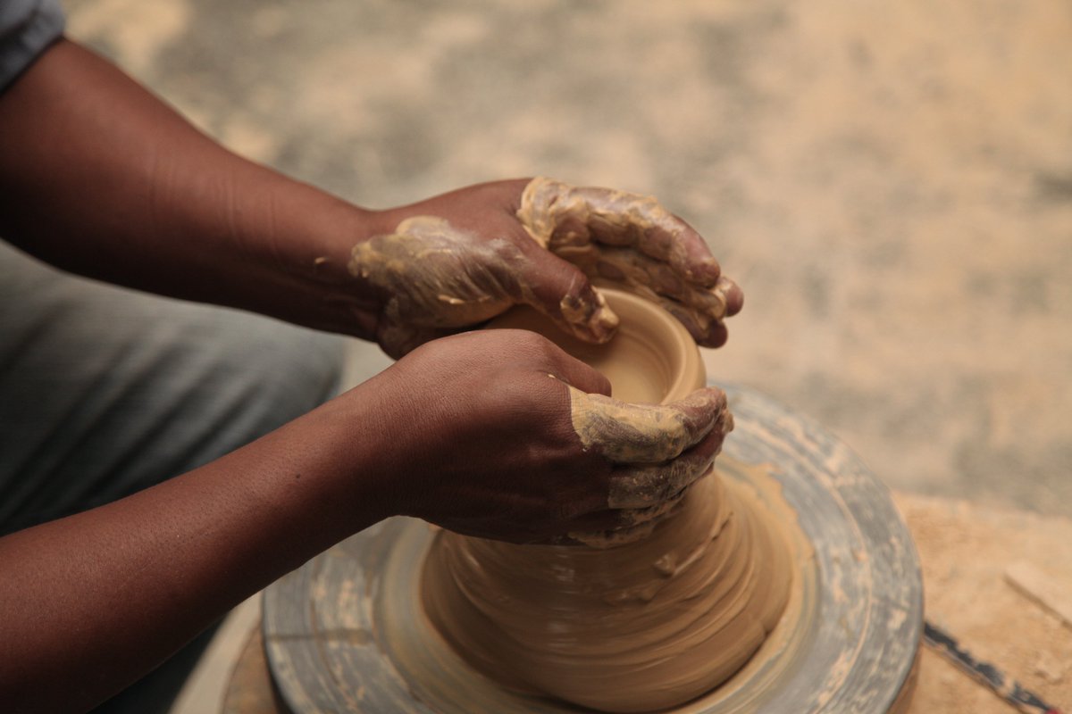 destination_prk's tweet photo. Labu Sayong is a State icon for Perak.

Instantly recognizable, Labu Sayong takes days of handwork in forming, firing, drying and engraving.

#DestinationPerak
#AJourneyWithExperience
#LabuSayong https://t.co/it4wbeA30j