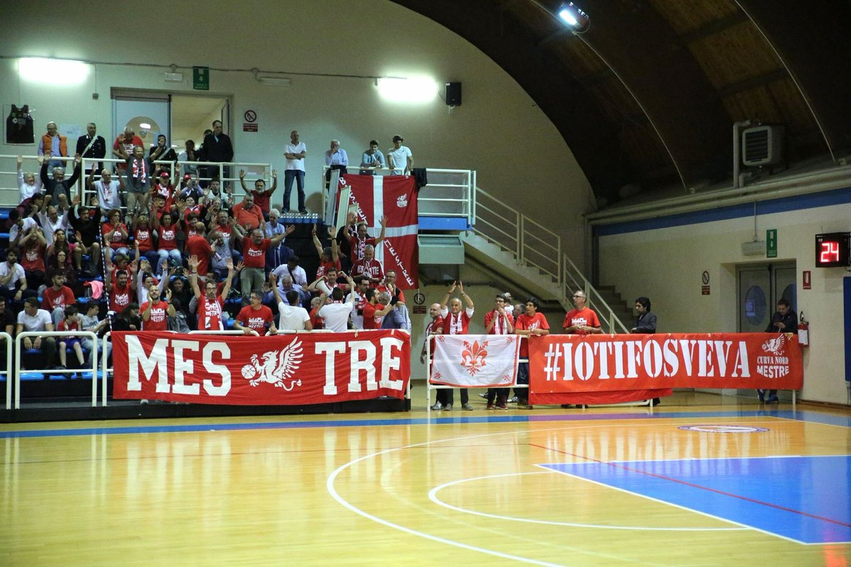 La curva e la società  del basket mestre 1958 tifa per te picola forza #iotifosveva <a href="/BCMestre1958/">Basket Mestre 1958</a> <a href="/basketmestre58/">basketclubmestre</a>