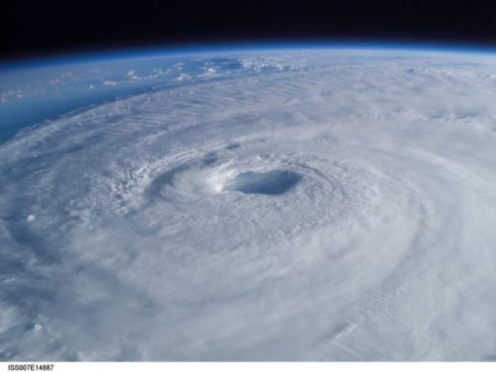 Piers_Corbyn's tweet photo. #NoEvidence #CO2 drives #typhoons+ATS https://t.co/VOW99C08NA, BUT claim DRIVEN by #Oceans is #MuddleThink! 60yrCycle RapidIntensification OBS, YET 2017 BIG #ATS DUE TO #LowShear NOT #OceanTemp! =>#AMO TEMPcycle NOT DRIVER. #SolarLunar~60yr DRIVES #AMO #PDO TSIntensity SEPARATELY https://t.co/bwpnsG9nD5