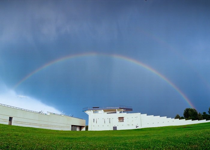 18 мая – Международный день музеев! Поздравляем всех, кто связал свою жизнь с музеями, всех, кто, как и мы безумно в них влюблен! Желаем каждому музею любознательных посетителей, постоянного пополнения фондов и ярких проектов! #ДеньМузеев