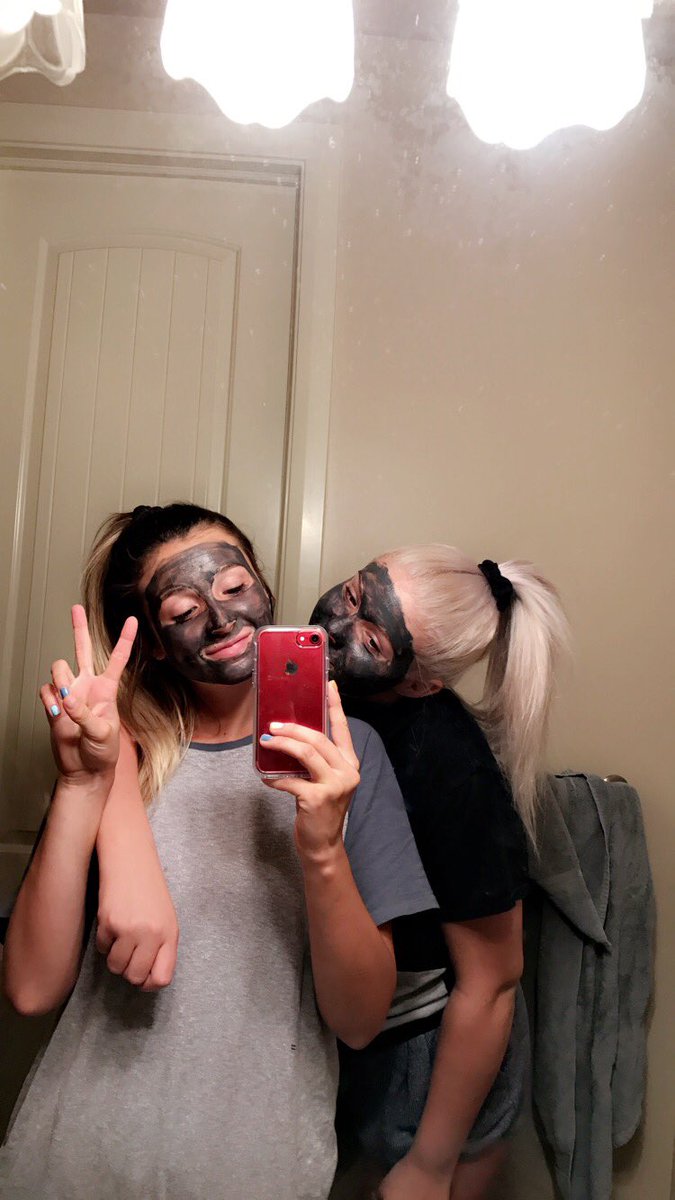 sydtanner_'s tweet photo. happy birthday paige! l love you more than you know :) thanks for being the best bff a girl could ask for❤️ https://t.co/jETjDjFuij