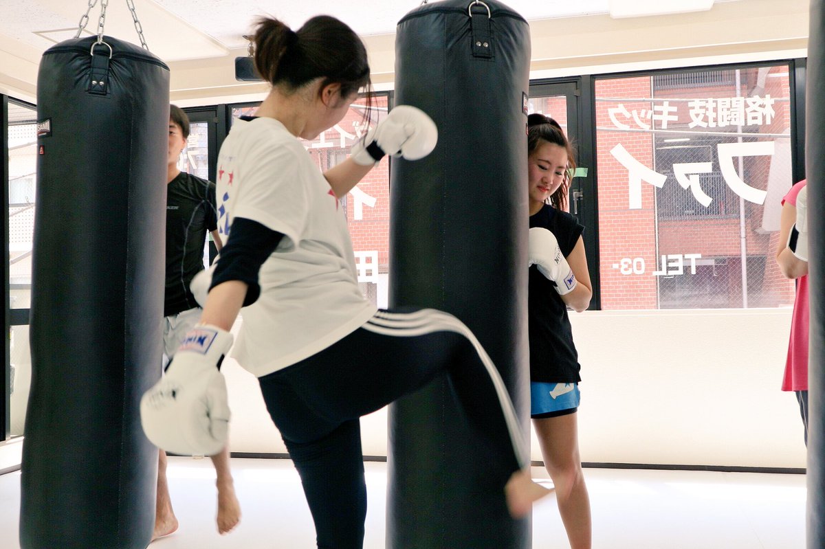 ファイトフィット田町芝浦 無料体験実施中 در توییتر 高いキックを蹴るためには 腕の振りがポイントです トイカツ道場 ファイトフィット田町芝浦 フィットネス ボクシング ダイエット 田町 ファイティングラボ田町 女性 キックボクシング ジム Fitness