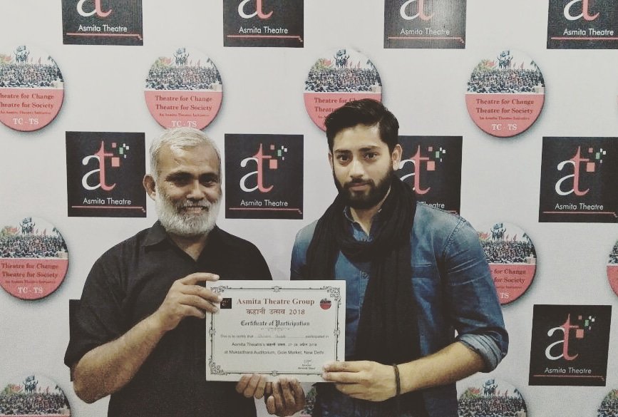 ShivamofficialG's tweet photo. #ProudMoment 
#Theater_for_life
#Theater_for_society
#Theater_for_change

@AsmitaTheatre 
@AsmitaGuruGaur 
@ArvindGaur sir https://t.co/bb0rRFlKqQ