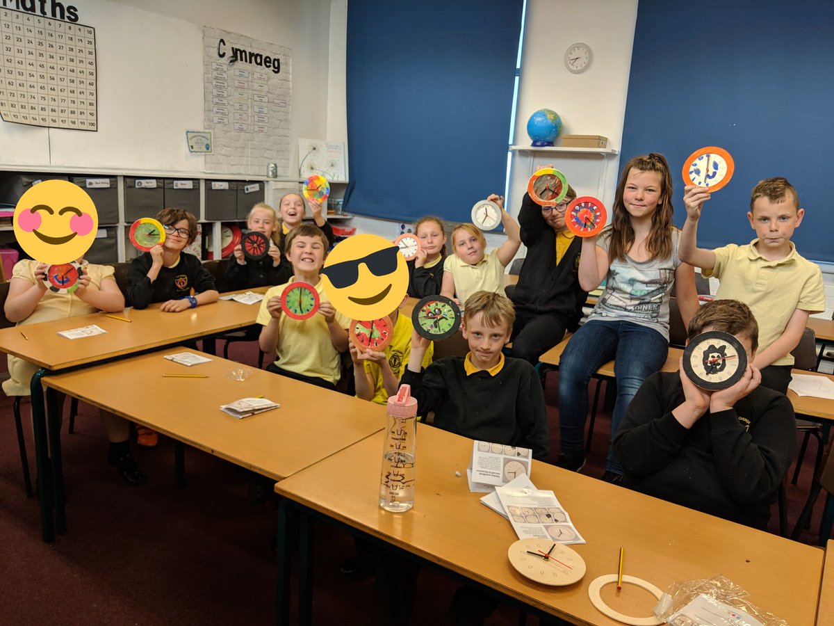 YsgolCC's tweet photo. Miss Fielden's Maths class have been designing and assembling their own clocks to help with learning the time! #mathsisfun #practicalmaths #learningthetime https://t.co/rUUjL9stwU