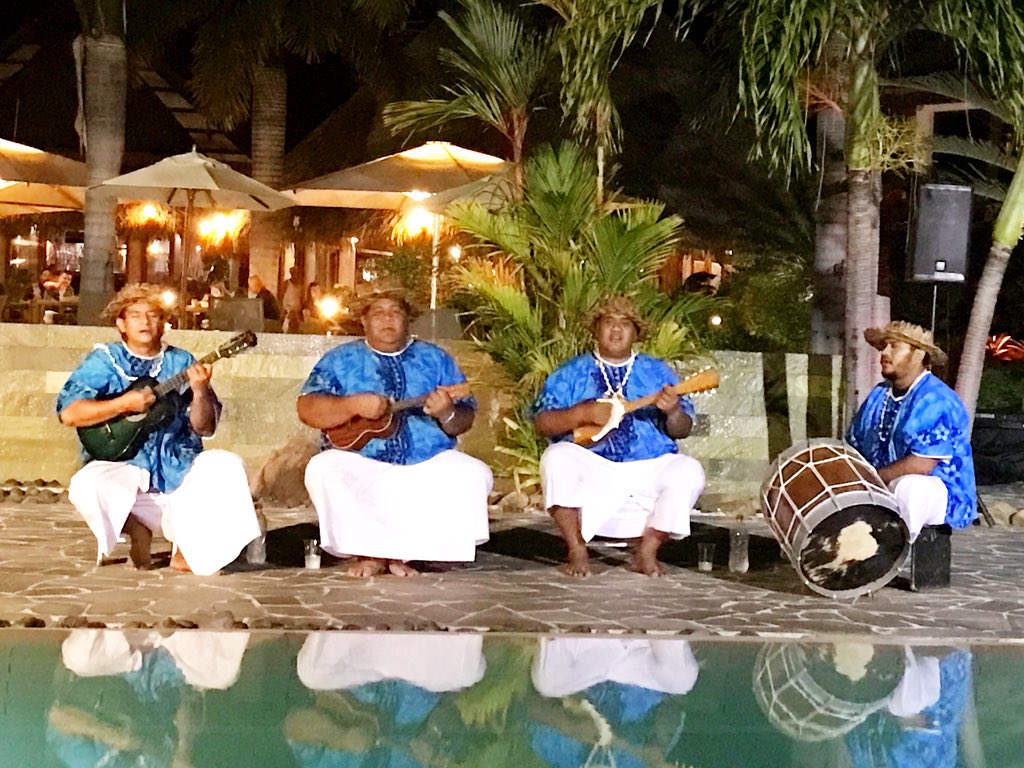 Tahiti music 🎶 and dancers make the evening at our @Intercontinental dinner in #Moorea! #LoveTahiti #FrenchBee