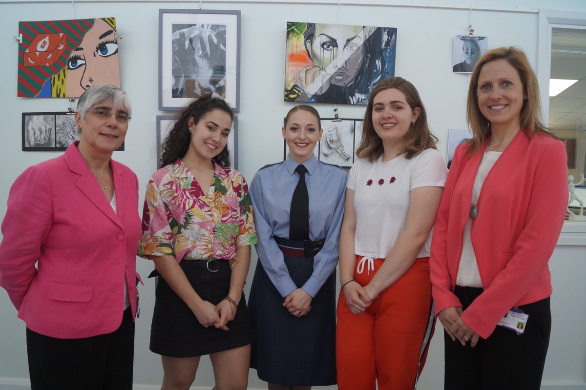 ChiHighSchool's tweet photo. Wishing Jasmine, Lydia and Lauren all the best as they visit @RoyalFamily at Buckingham Palace to receive their @DofE @DofEWestSussex #GOLD award #Achievers #Congratulations #proud 
https://t.co/JyWjH4zf0s https://t.co/LMv9csy32p