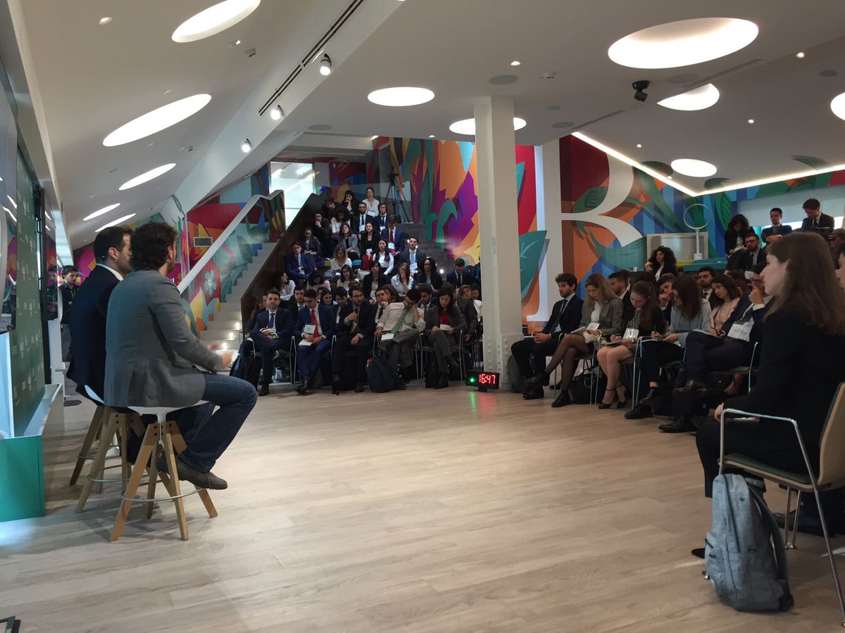 BCGinItaly's tweet image. Pasquale Scopelliti (#Snowit): “I #dati entrano al centro della #strategia e tutta l'organizzazione aziendale si deve adeguare. Le competenze specifiche sono fondamentali”. Segui la diretta Facebook: bit.ly/FbTFM  #TFM18