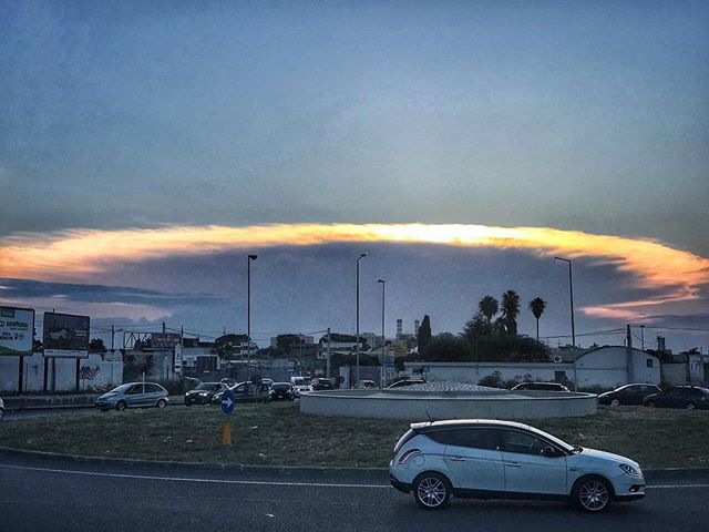 Circle in sky 😍 #shotoniphone .
.
.
🗾 #sky #clouds #fabskyshots #skylovers #bluesky #cloudstagram #beautiful #shotz_of_italia #shotz_of_puglia #air #toptags #blue #italiastyle_hdr #beauty #global_sky #skysnappers #skieshunter #thebestskyever #iskyhub… ift.tt/2IphJfg