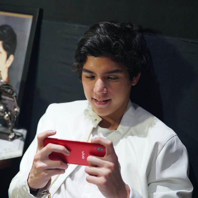 Al Ghazali Köhler (@alkohler7) on Twitter photo Me time ala gue ya main game, pakai #VivoV9TrueRed dengan 6.3" FHD+ FullView™ Display main game jadi lebih leluasa <a href="/vivo_indonesia/">vivo_indonesia</a> Me time ala gue ya main game, pakai #VivoV9TrueRed dengan 6.3" FHD+ FullView™ Display main game jadi lebih leluasa <a href="/vivo_indonesia/">vivo_indonesia</a>