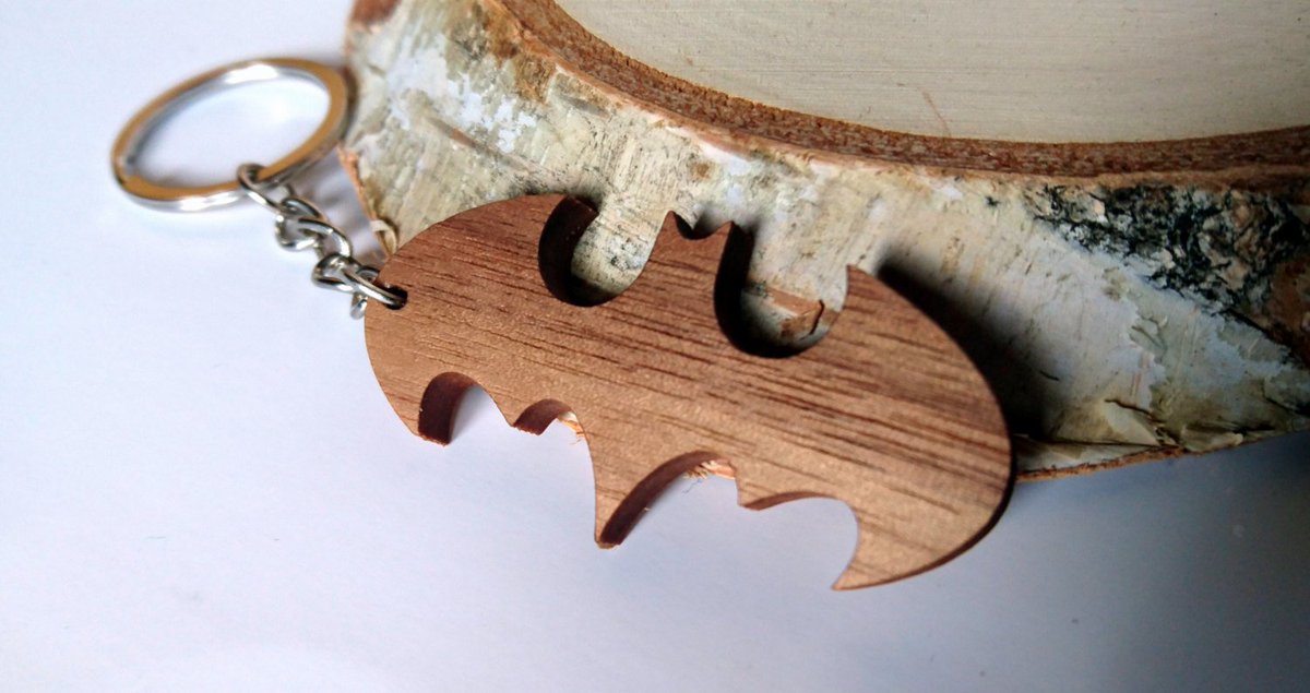 andra_389's tweet image. Wooden Batman Sign Keychain, Walnut Wood, Superhero Keychain, Environmental Friendly Green materials tuppu.net/c5edad26 #keychain #Etsy #CoolKeychains