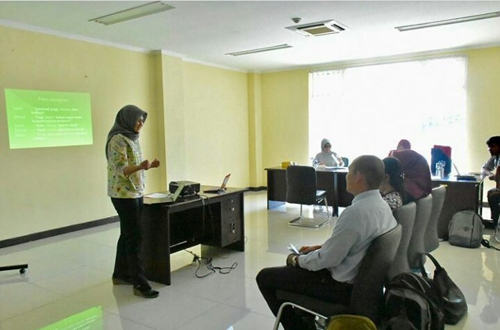 BadanBahasa's tweet photo. Pusat Pengembangan Strategi dan Diplomasi Kebahasaan (PPSDK), @BadanBahasa mengadakan kegiatan Seleksi Calon Pengajar BIPA untuk Luar Negeri Tahun 2019 di Gedung Arjuna, PPSDK, Sentul, Bogor, Jawa Barat, 16—18 Mei 2018. #BIPA #PPSDK https://t.co/0S9Gzp1yct